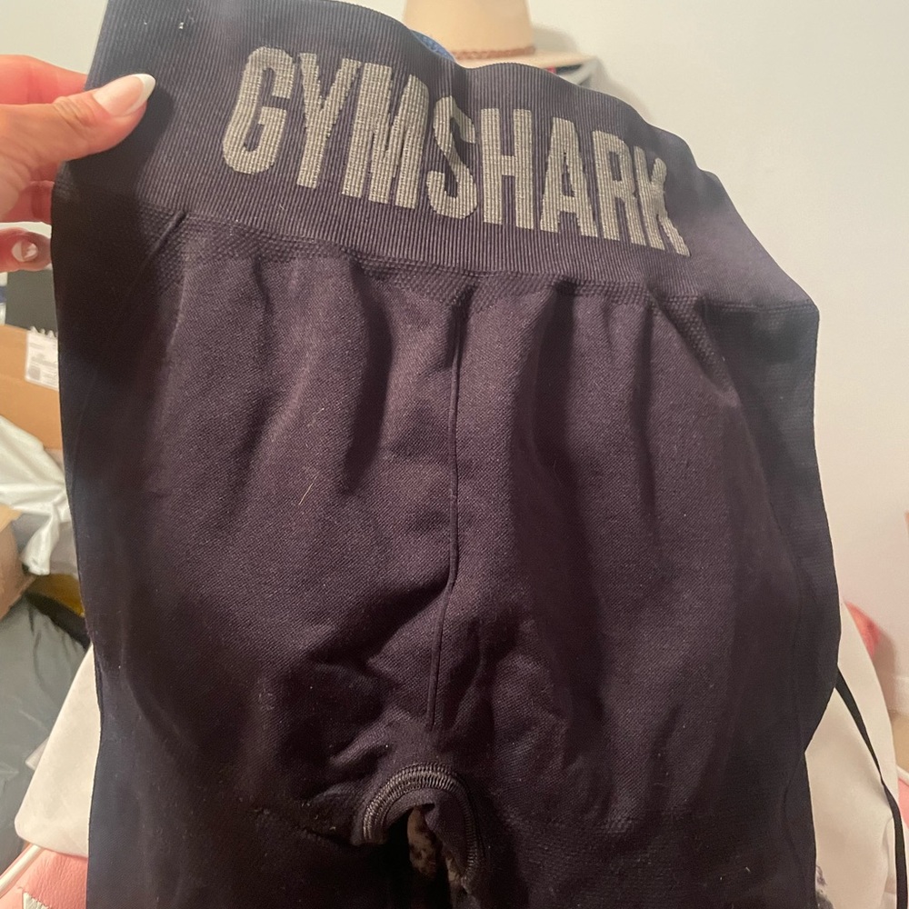 Gym shark leggings